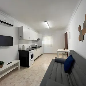 nice-and-new-studio-close-to-the-city-center-3b.hotelsinnerja.org/